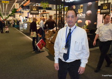 Avner Galili from Juran, specialist in machines that separates the arils from the pomegranate. 